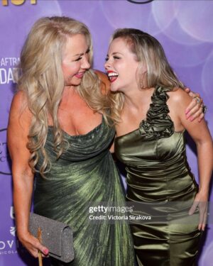 Kelly Stables Instagram - U guuuuuuuys!! Our little movie that could had the most fun premiere in Hollywood! My sister flew out for it, the audience was packed w the best dysFUNctional film family cast & crew, & I am so proud to be part of this very special project. Look for it in theaters Dec 1st! #findjoyinthejourney #holidaytwist