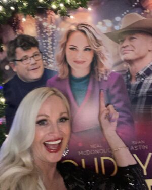 Kelly Stables Instagram - U guuuuuuuys!! Our little movie that could had the most fun premiere in Hollywood! My sister flew out for it, the audience was packed w the best dysFUNctional film family cast & crew, & I am so proud to be part of this very special project. Look for it in theaters Dec 1st! #findjoyinthejourney #holidaytwist