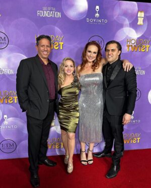 Kelly Stables Instagram - U guuuuuuuys!! Our little movie that could had the most fun premiere in Hollywood! My sister flew out for it, the audience was packed w the best dysFUNctional film family cast & crew, & I am so proud to be part of this very special project. Look for it in theaters Dec 1st! #findjoyinthejourney #holidaytwist