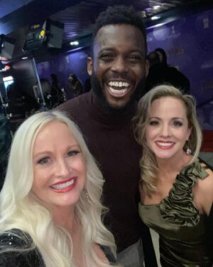 Kelly Stables Instagram - U guuuuuuuys!! Our little movie that could had the most fun premiere in Hollywood! My sister flew out for it, the audience was packed w the best dysFUNctional film family cast & crew, & I am so proud to be part of this very special project. Look for it in theaters Dec 1st! #findjoyinthejourney #holidaytwist