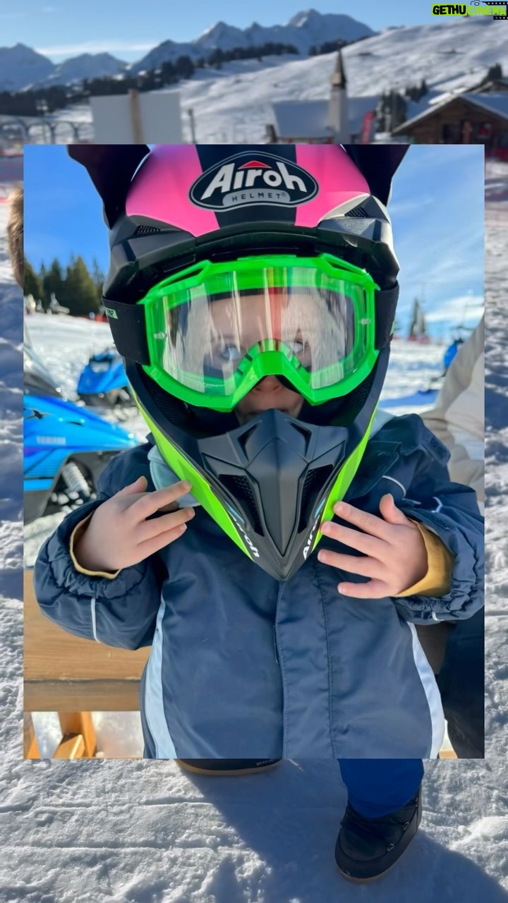 Kelly Helard Instagram - Version moto neige enfants Un vrai plaisir pour eux aussi et réalisable avec @e_park_les_saisies Le bonheur de nos enfants font le notre #invitation