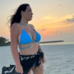 Kelly Helard Instagram – On va explorer un peu les profondeurs des Maldives ….
