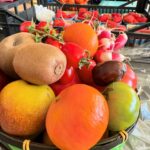 Kelly Helard Instagram – Jour de marché au lavandou 
Le kiff de ramener tout ça !! 
J’ai retrouvé @lemarchedejuly où on a pu goûter à beaucoup de fruits et légumes un bonheur 
#produitoffert 
Qu es ce que vous achetez vous au marché ?