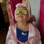 Kelly Helard Instagram – Souvenir d’un moment unique à la maison 🏠 
je ne connaissais pas forcément ce concept mais franchement on a passé un réel bon moment comme vous pouvez le voir sur les photos vidéos. 
Merci @spa.party95 #invitation pour l’émission mamans et célèbres
