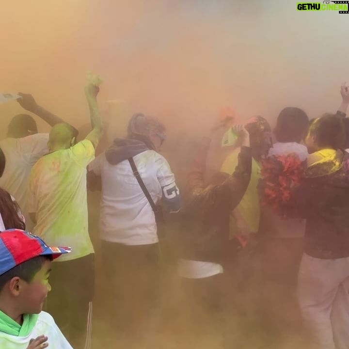 Kelly Helard - 5.4K Likes - Une Crazy color de 6km fun !!
