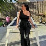 Kelly Helard Instagram – Tenue préférée 🤩 
Vive le soleil ☀️ 
J’ai du changé toute ma garde robe 👗 
Derniers jours  pour les 100 euros de coupons dispo avec mon code : dkw8734 et lien dans ma bio si tu veux bénéficier de mes offres !! 
@temu_france #publicité