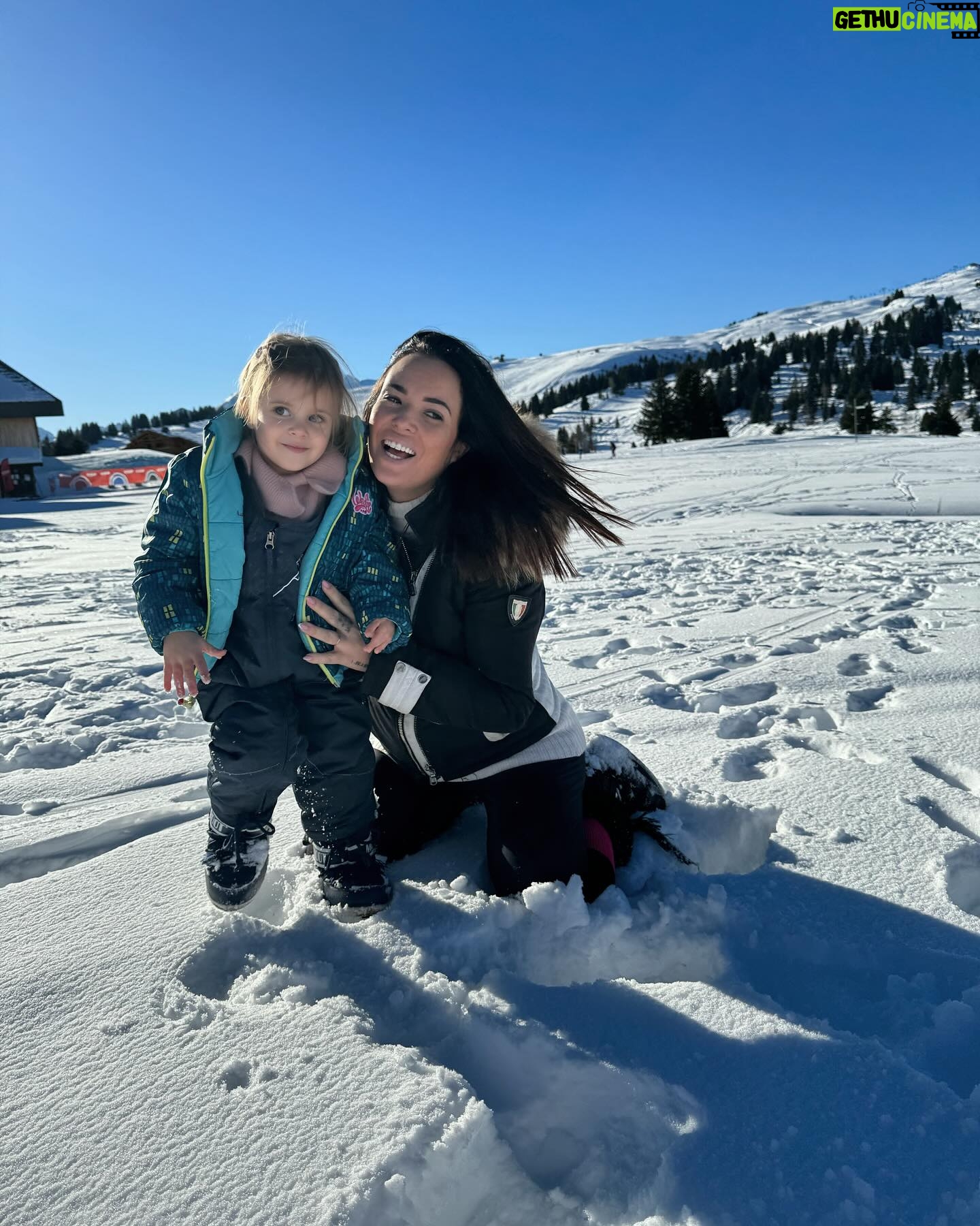 Kelly Helard Instagram - En séjour comme dit lyana chez la reine des neiges !!!