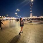 Kelly Helard Instagram – Obliger de passer par global village !! 
Un de mes lieux préférés moi qui est pour rêve de faire le tour du monde en 1 ans avec un sac à dos je le fais ici en 4h avec une pochette 🤣.
Découverte de produits et de nourritures topiques de chaques pays je kiff et je me suis arrêté sur pâte Mac and cheese et fraises !! 
J’ai craqué aussi sur un massage thaï ( le Thaïlande me manque aussi beaucoup  4 fois déjà et j’espère y aller dans 2 ans avec Lyam et Lyana ) . 
Fin bon beaucoup de mondes et compliqué de prendre des photos sans personne dessus .