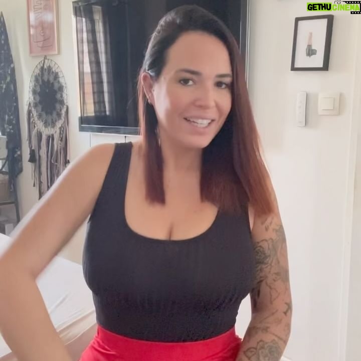Kelly Helard Instagram - Nouveau format pour vous parler de la marque @fitclemfr car je reçois énormément de questions depuis maintenant trois ans et du coup Voici pour moi mes essentiels et comment j’ai fait pour perdre du poids après ma grossesse !! 🤰 #publicite