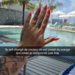 Kelly Helard Instagram – On est sur 2 maillots  de bain orange !!! 
Couleur de l’été ? 
En tout cas mes ongles sont passé du orange aux rose je ne comprends pas !!!
Alors plus maillot de bain 1 pièce ou 2 pièce ?
