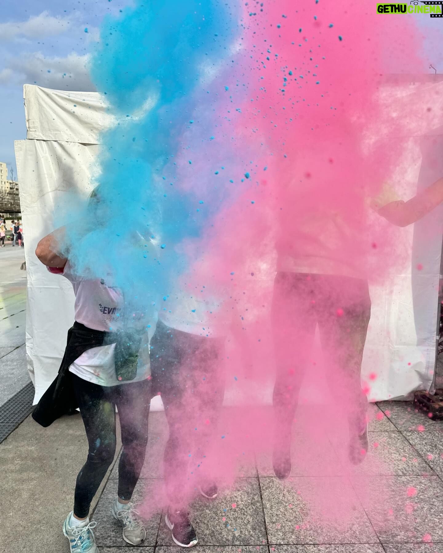 Kelly Helard - 5.4K Likes - Une Crazy color de 6km fun !!