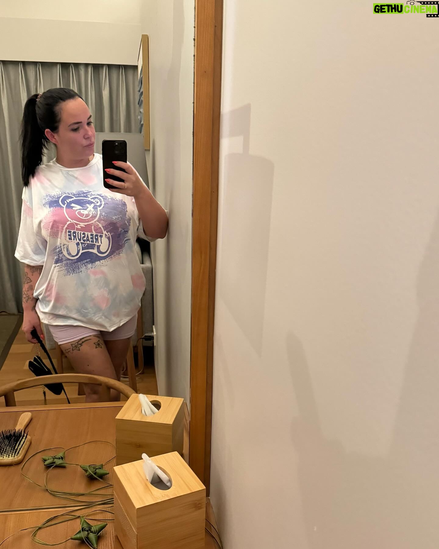 Kelly Helard - 5.5K Likes - Même le soir c’est des lieux de folie
Au planning repas balade à vélo photos et détente .
Observation des chauves souris
Dessus vous voyez un hydravion et ben ça bouge et c’est tellement bruyant c’est cool 5 min vous avez déjà tester ?