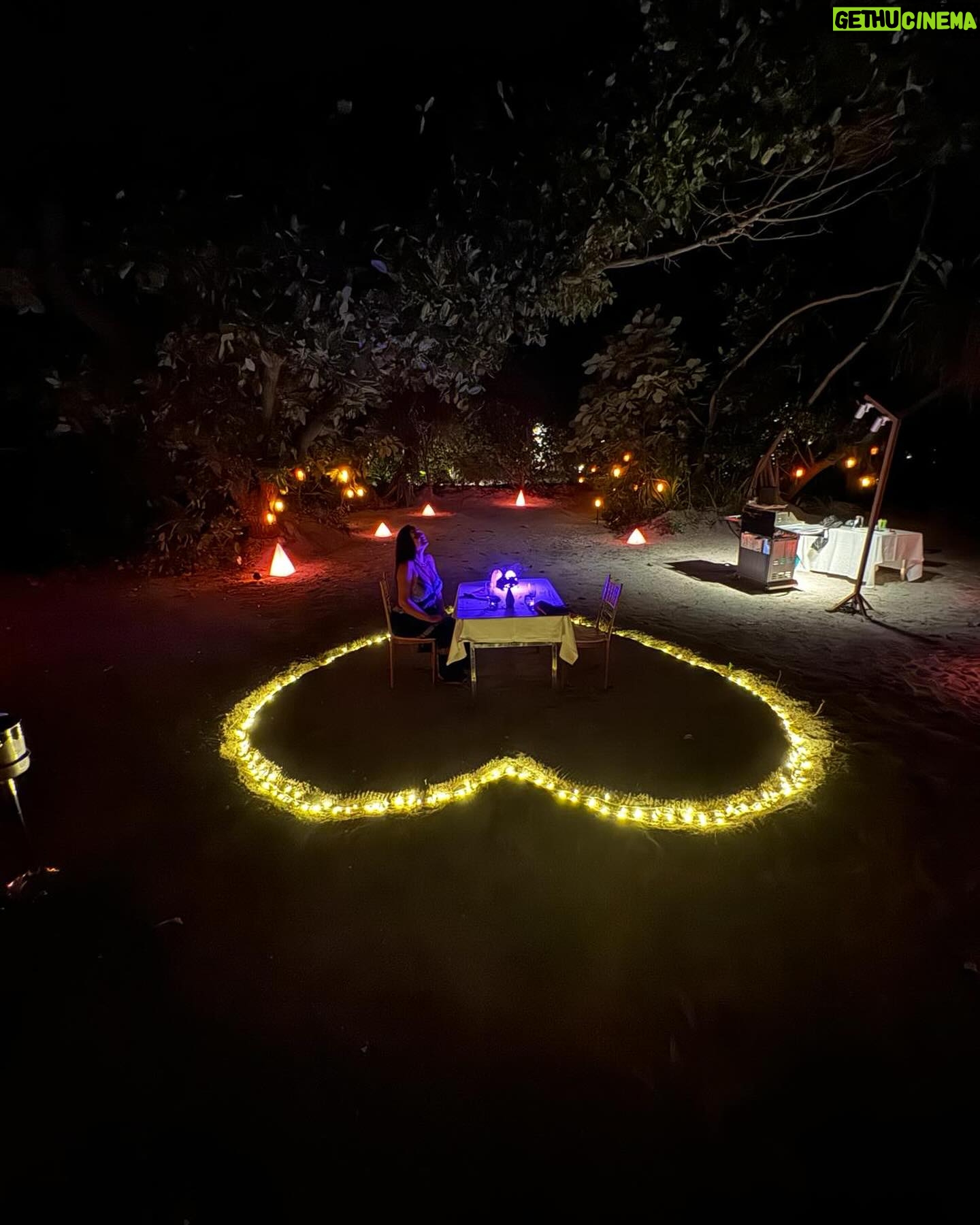 Kelly Helard - 5.5K Likes - Même le soir c’est des lieux de folie
Au planning repas balade à vélo photos et détente .
Observation des chauves souris
Dessus vous voyez un hydravion et ben ça bouge et c’est tellement bruyant c’est cool 5 min vous avez déjà tester ?