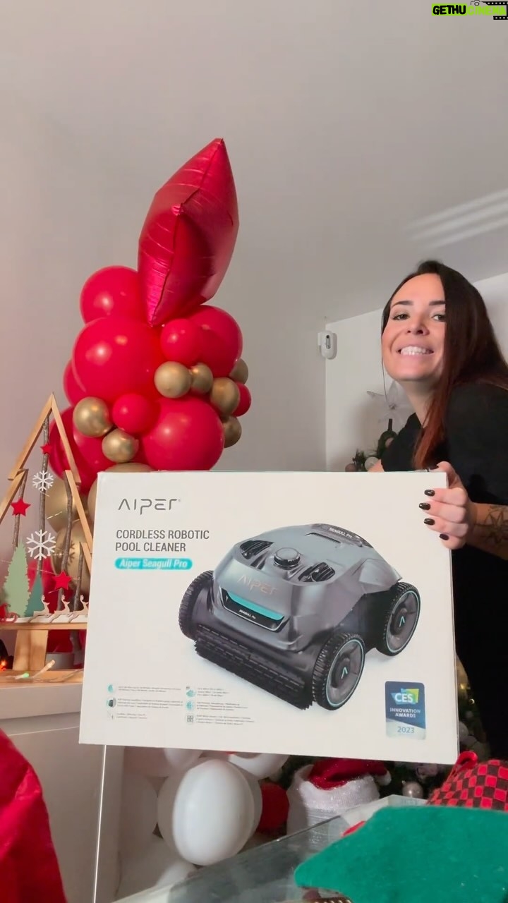 Kelly Helard Instagram - Vous aussi vous avez une piscine ? Donc vous savez que l’entretien est compliqué bah pour moi était compliqué jusqu’au moment où j’ai découvert mon robot Piscine de Chez @aiperofficial @aiperfrance et aujourd’hui il y a une offre de folie pour la BLACK FRIDAY……… offre la plus grosse de l’année regarde la vidéo et screen l’offre à la fin !! #publicité