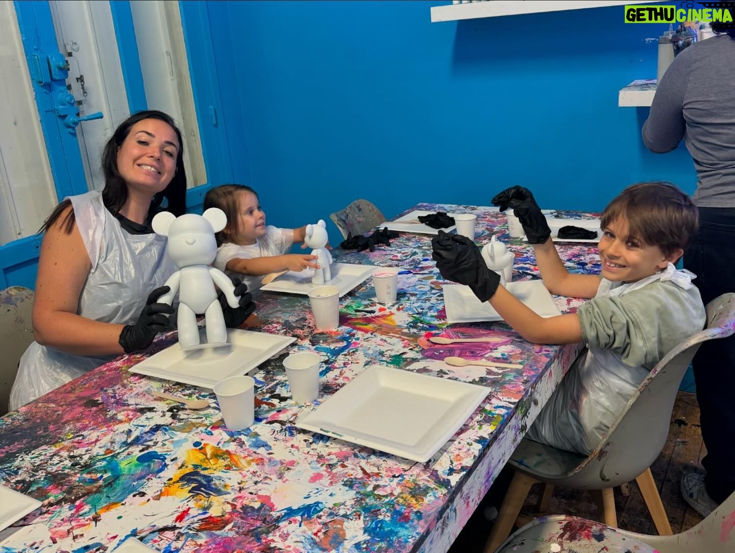 Kelly Helard Instagram - Superbe activité fête des mères avec du retard ⏰ @be.bearz que j’ai découvert en tournage et que je vous recommande. Tu préfères quel réalisation ? #invitation