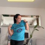 Kelly Helard Instagram – Le 14 novembre 2024 aura lieu un évènement que je suis depuis pas mal d’années la @feminaadventure en Guadeloupe !!
j’en ai toujours rêvé, et je me lance ce défi avec en binôme @byclem_healthy_ et si vous la connaissez, vous savez que c’est un sacré binôme et j’espère être à sa hauteur je donnerais tout en tout cas pour notre binôme de choc .
—— de nombreuses épreuves, comme du kayak, 20 km de trail parcours de cordes, nage, escalade ……..
Je m’entraînerais chaque jour jusqu’au au départ et adapterais mes entraînements en fonction de cet évènement
—— avant tout une aventure humaine avec un dépassement de soi .
—— une revanche aussi sur mon combat du lipodeme ( maladie reconnue par l OMS ) et dont je suis maintenant plus atteinte.
Notre premier sponsors est biensur @fitclemfr qui est mon allié minceur et hygiène de vie depuis 2 ans.
#aventure #trail #trailrunning #sport #fit #fitnessmotivation #cardio #santé #guadeloupeislands❤️🌴