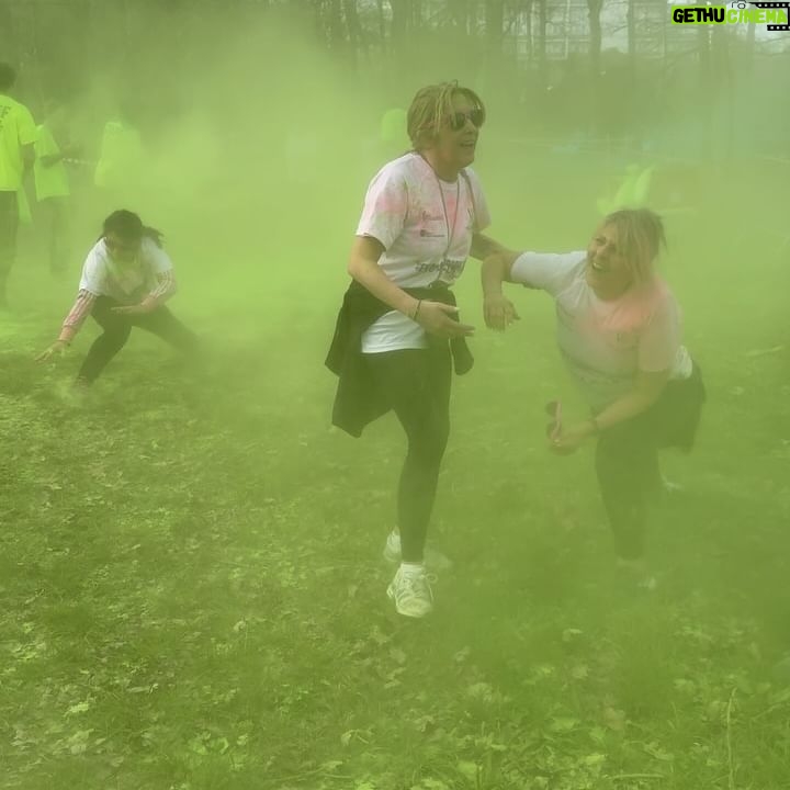 Kelly Helard - 5.4K Likes - Une Crazy color de 6km fun !!