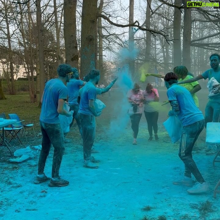 Kelly Helard - 5.4K Likes - Une Crazy color de 6km fun !!