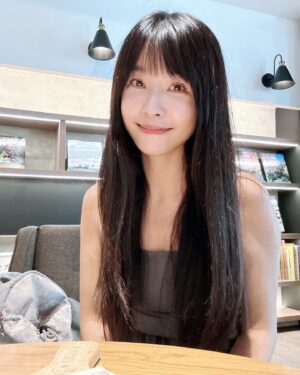 Kelly Huang Instagram - 早安！距離九月開學還有四個月左右
我要加把勁！
把該學的，該練習的，
好好補上！
音樂學系的學長姊們
我好敬佩你們🫡🫡🫡

聲樂 鋼琴 樂理

光是學習就覺得好充實🤩