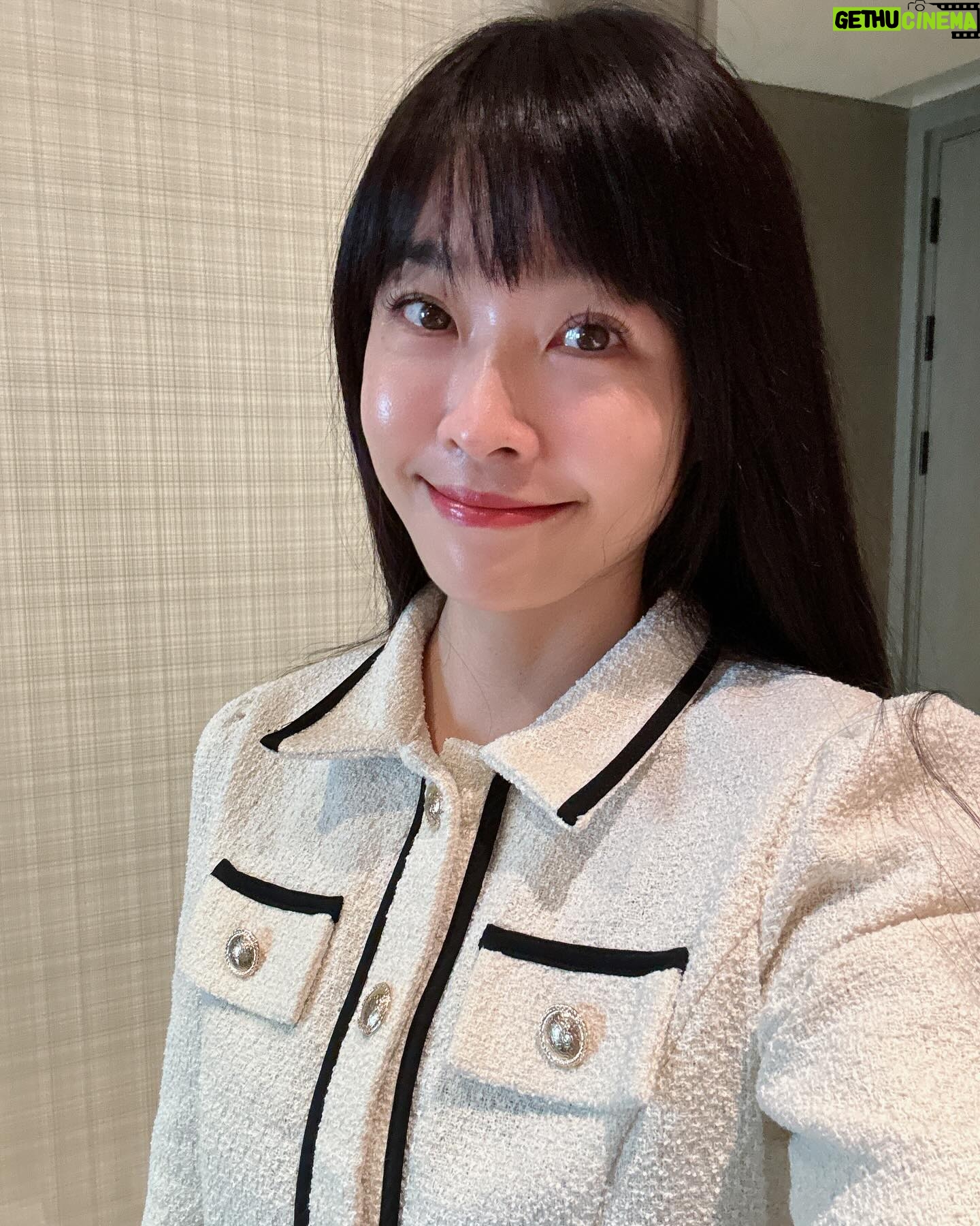 Kelly Huang Instagram - 39感恩日!生日快樂! 謝謝阿水哥哥告訴我 39在日本有感恩的意思 39 日文發音接近Thank you (3Q) 所以3月9日這一天是「39感恩日」 我很榮幸在這一天出生(感恩媽媽真偉大) 44歲的生日,事事順心如意🌹 很感恩活到現在一路幫助我的人們 尤其今年特別以一種 「動念即許願成功」的模式 一步一步的在生活中向我展演 這似乎是在向我預告著 往後的人生必定是朝向 「溫暖、樂觀、向世界學習前進」 我的世界觀就是善良真誠的照映 喜怒哀樂都真實去體悟 沒試過怎麼知道? 所以持續踏上未知的冒險旅程 勇敢的面對自己內心的恐懼 克服障礙達到自己的目標 分享給大家 我今年的生日願望 「不設限 無極限 勇闖未知領域」 最好的不一定是別人認為的 只有自己最清楚! 也祝福39生日的大家生日快樂🎂🎁 對了!昨天是國際38婦女節🎀 感謝性平三法上路! 《性別平等工作法》 《性騷擾防治法》 《性別平等教育法》 未來大家有法律上的支撐及幫助 遇到不舒服的對待 不要忍耐 不要縱容 不要漠視 旁觀者不要冷漠 我們可以有智慧的介入 1 要破壞性騷擾局面(技巧性的帶離現場) 2要對抗加害者(成為已知的第三方) 3要主動關心受害者(提供協助) 旁觀者需要做的,僅僅是在他人需要的時候,勇敢站出來,讓受害者不再孤單。 不管同性異性,這些事情都有可能發生。 不管加害與被害,這些事情都有可能被扭曲。 有人重視,有人關注,就像陽光普照般 無所遁形🫥 🙏願 世界🌍覺醒 🙏二元對立模糊 🙏無