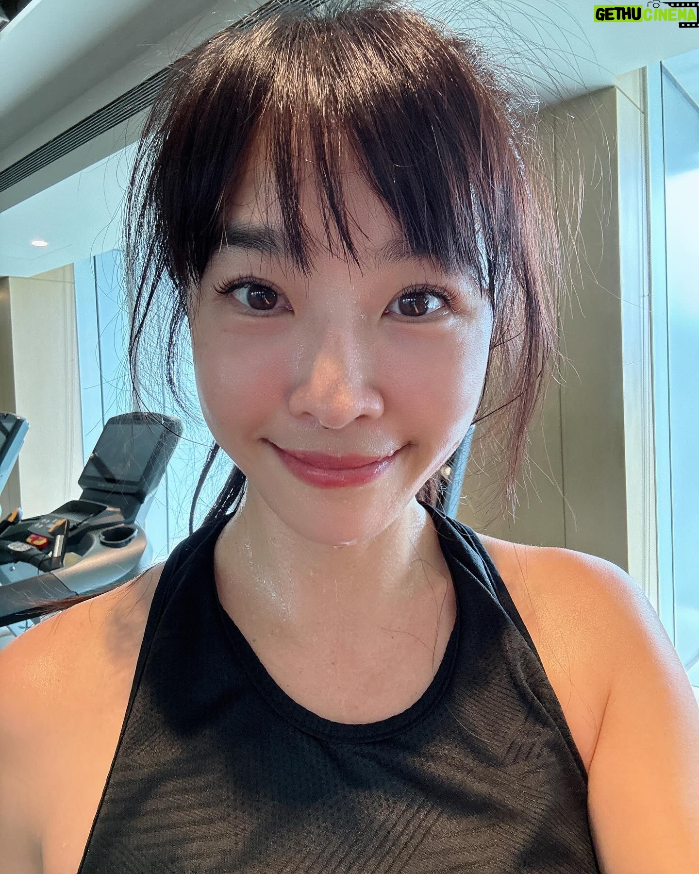 Kelly Huang Instagram - 39感恩日!生日快樂! 謝謝阿水哥哥告訴我 39在日本有感恩的意思 39 日文發音接近Thank you (3Q) 所以3月9日這一天是「39感恩日」 我很榮幸在這一天出生(感恩媽媽真偉大) 44歲的生日,事事順心如意🌹 很感恩活到現在一路幫助我的人們 尤其今年特別以一種 「動念即許願成功」的模式 一步一步的在生活中向我展演 這似乎是在向我預告著 往後的人生必定是朝向 「溫暖、樂觀、向世界學習前進」 我的世界觀就是善良真誠的照映 喜怒哀樂都真實去體悟 沒試過怎麼知道? 所以持續踏上未知的冒險旅程 勇敢的面對自己內心的恐懼 克服障礙達到自己的目標 分享給大家 我今年的生日願望 「不設限 無極限 勇闖未知領域」 最好的不一定是別人認為的 只有自己最清楚! 也祝福39生日的大家生日快樂🎂🎁 對了!昨天是國際38婦女節🎀 感謝性平三法上路! 《性別平等工作法》 《性騷擾防治法》 《性別平等教育法》 未來大家有法律上的支撐及幫助 遇到不舒服的對待 不要忍耐 不要縱容 不要漠視 旁觀者不要冷漠 我們可以有智慧的介入 1 要破壞性騷擾局面(技巧性的帶離現場) 2要對抗加害者(成為已知的第三方) 3要主動關心受害者(提供協助) 旁觀者需要做的,僅僅是在他人需要的時候,勇敢站出來,讓受害者不再孤單。 不管同性異性,這些事情都有可能發生。 不管加害與被害,這些事情都有可能被扭曲。 有人重視,有人關注,就像陽光普照般 無所遁形🫥 🙏願 世界🌍覺醒 🙏二元對立模糊 🙏無