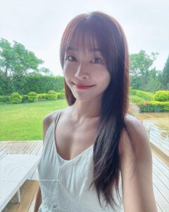 Kelly Huang Instagram - 早安🔆今天很冷 把外套穿起來喔🥹
