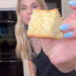 Kelly Kruger Instagram - Gluten & refined sugar free LEMON CAKE 🍋 🍰 So easy to make and so good!! ** Comment “CAKE” and I’ll DM you the exact recipe!! Who’s making this and what other types of recipes are you guys looking for at the moment?? #cake #lemon #lemoncake #glutenfree #dessert #refinedsugarfree #easyrecipe #eeeeeats