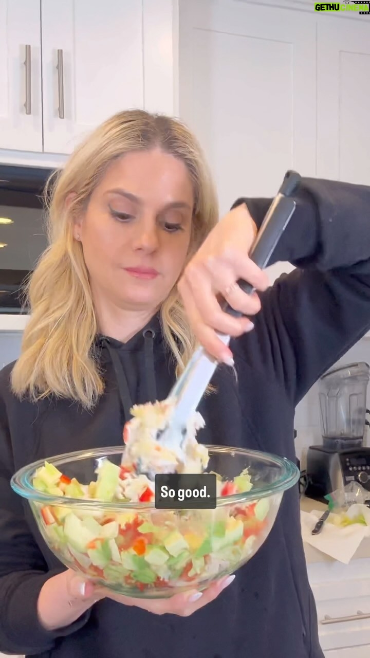 Kelly Kruger Instagram - This veggie chopper is a TIME SAVER!!! This high protein ranch is chefs kiss 💋 (store bought salad dressings have so much sodium and inflammatory oils. It’s easier, cheaper and healthier to just make them yourself! ) Comment “chop” to get a link to the veggie chopper and the recipe for the ranch sent to your DM! #salad #dressing #homecooking #easyrecipes #sogood