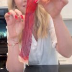 Kelly Kruger Instagram - HERE! 👇🏻 I’ve posted this before but it’s such a healthy way to satisfy this craving and so much better for the kids! Use any fruit you want! When you heat the fruits that can def take a hot minute to reduce but then you just put it in the oven and forget about it. It’s really easy. Will you be making this one?? Fruit of choice Lemon Maple syrup or honey Water Bake at 170 Fahrenheit for 4-6 hours #snacks #fruitrollup #fruit #easyrecipes #healthyfood #refinedsugarfree #glutenfree #eeeeeats