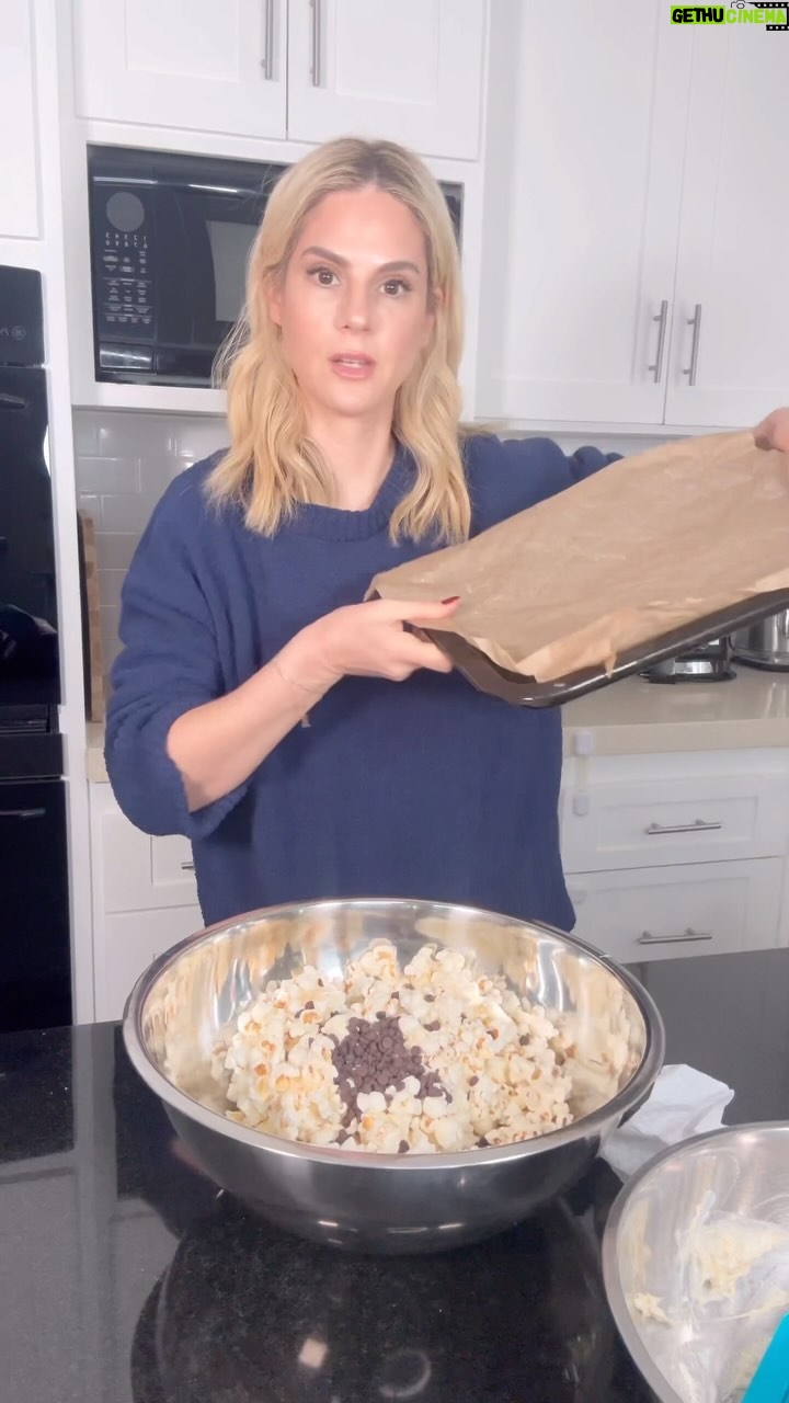 Kelly Kruger Instagram - I was so tired of fighting with parchment paper. This is how you get it to stay exactly where you want it. Did you know this? Do you use parchment paper? #hacks #kitchenhacks #baking #tipoftheday