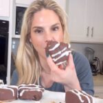 Kelly Kruger Instagram - HERE! 👇🏻 My viral no bake high protein cookie dough balls have been turned into heart shaped chocolate dipped treats!! These are so fun, so good and the perfect treat for Valentine’s Day (or any day really 🤣) *Comment “Recipe please” to get the recipe and the heart shaped mold sent to your DM! Who’s making these?? #recipe #sweets #glutenfree #cookies #snacks #highprotein #dessert #recipeoftheday #valentinesday #healthyrecipes #bakeable