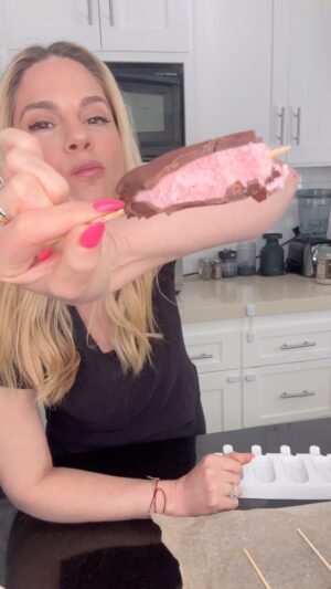 Kelly Kruger Instagram - The perfect high protein summer treat! 🍨 
If you’re vegan use coconut yogurt (I personally like it better with that but way more protein with the Greek yogurt) 

**Comment “Ice cream” and I’ll DM you a link to this mold! 

Who’s making this? 

- 1 cup fresh strawberries, hulled and chopped
- 2 cups Greek yogurt
- 1/4 cup maple syrup or honey (adjust to taste)
- 8 oz chocolate (dark, milk, or white chocolate based on preference)
- Optional toppings: chopped nuts, sprinkles, shredded coconut, etc.

#icecream #strawberry #snack #highprotein #treat #eeeeeats #glutenfree #easyrecipes