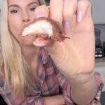 Kelly Kruger Instagram – If you want a sweet treat that is healthy and still high in protein this is it. They’re so good!!!
I love being able to eat gluten and dairy free desserts that are loaded with nutrients and good fats. You can satisfy your sweet tooth while still being good to your body 🙌🏻
Who’s making these?
Ingredients:
– 2 ripe bananas, sliced into rounds
– Almond or peanut butter
– 1 cup dark chocolate chips
– 1 tablespoon coconut oil
– 2 tablespoons coconut cream
– 2 tablespoons protein powder (optional)
– Shredded coconut for topping (optional)
Instructions:
1. Spread almond or peanut butter on half of the banana rounds and top with the other half to make banana sandwiches.
2. Place the banana sandwiches on a baking sheet lined with parchment paper and freeze for about 1-2 hours until firm.
3. In a microwave-safe bowl, melt the dark chocolate chips with coconut oil in 30-second intervals, stirring in between until smooth.
4. Stir in the coconut cream and protein powder into the melted chocolate mixture until well combined.
5. Dip each frozen banana sandwich into the chocolate mixture, using a fork to coat evenly. Allow any excess chocolate to drip off.
6. Place the chocolate-coated banana bites back on the parchment paper and sprinkle with shredded coconut if desired.
7. Freeze the banana bites until the chocolate is set, about 1 hour.
8. Once the chocolate is firm, you can transfer the banana bites to an airtight container and store them in the freezer until ready to enjoy.
These chocolate coconut banana bites make a delicious and healthy snack or dessert!
#chocolate #banana #dessert #easyrecipes #sweettreats #glutenfree #dairyfree #yum
