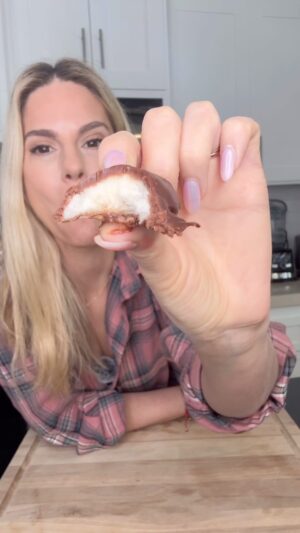 Kelly Kruger Instagram - If you want a sweet treat that is healthy and still high in protein this is it. They’re so good!!! 

I love being able to eat gluten and dairy free desserts that are loaded with nutrients and good fats. You can satisfy your sweet tooth while still being good to your body 🙌🏻

Who’s making these? 

Ingredients:
- 2 ripe bananas, sliced into rounds
- Almond or peanut butter
- 1 cup dark chocolate chips
- 1 tablespoon coconut oil
- 2 tablespoons coconut cream
- 2 tablespoons protein powder (optional)
- Shredded coconut for topping (optional)

Instructions:
1. Spread almond or peanut butter on half of the banana rounds and top with the other half to make banana sandwiches.

2. Place the banana sandwiches on a baking sheet lined with parchment paper and freeze for about 1-2 hours until firm.

3. In a microwave-safe bowl, melt the dark chocolate chips with coconut oil in 30-second intervals, stirring in between until smooth.

4. Stir in the coconut cream and protein powder into the melted chocolate mixture until well combined.

5. Dip each frozen banana sandwich into the chocolate mixture, using a fork to coat evenly. Allow any excess chocolate to drip off.

6. Place the chocolate-coated banana bites back on the parchment paper and sprinkle with shredded coconut if desired.

7. Freeze the banana bites until the chocolate is set, about 1 hour.

8. Once the chocolate is firm, you can transfer the banana bites to an airtight container and store them in the freezer until ready to enjoy.

These chocolate coconut banana bites make a delicious and healthy snack or dessert!

#chocolate #banana #dessert #easyrecipes #sweettreats #glutenfree #dairyfree #yum