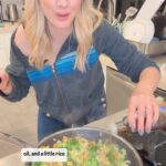 Kelly Kruger Instagram - HERE 👇🏻 The easiest 10 min veggie fried rice. Feel free to add in chicken tofu shrimp or any protein you like! Would you make this? Ingredients: - 4 cups cooked frozen rice, thawed - 2 cups frozen mixed veggies (such as peas, carrots, corn) - 1 cup broccoli florets - 2-3 tablespoons avocado oil - 1-2 tablespoons butter - 2 eggs, beaten - 1 tablespoon rice vinegar - 2-3 tablespoons soy sauce or tamari - 1 tablespoon sesame oil - 2-3 cloves garlic, minced - Salt and pepper to taste - Optional: sliced green onions for garnish #friedrice #rice #dinner #dinnerideas #asianfood #eeeats #feedfeed #buzzfeedfood #comfortfood #easymeals