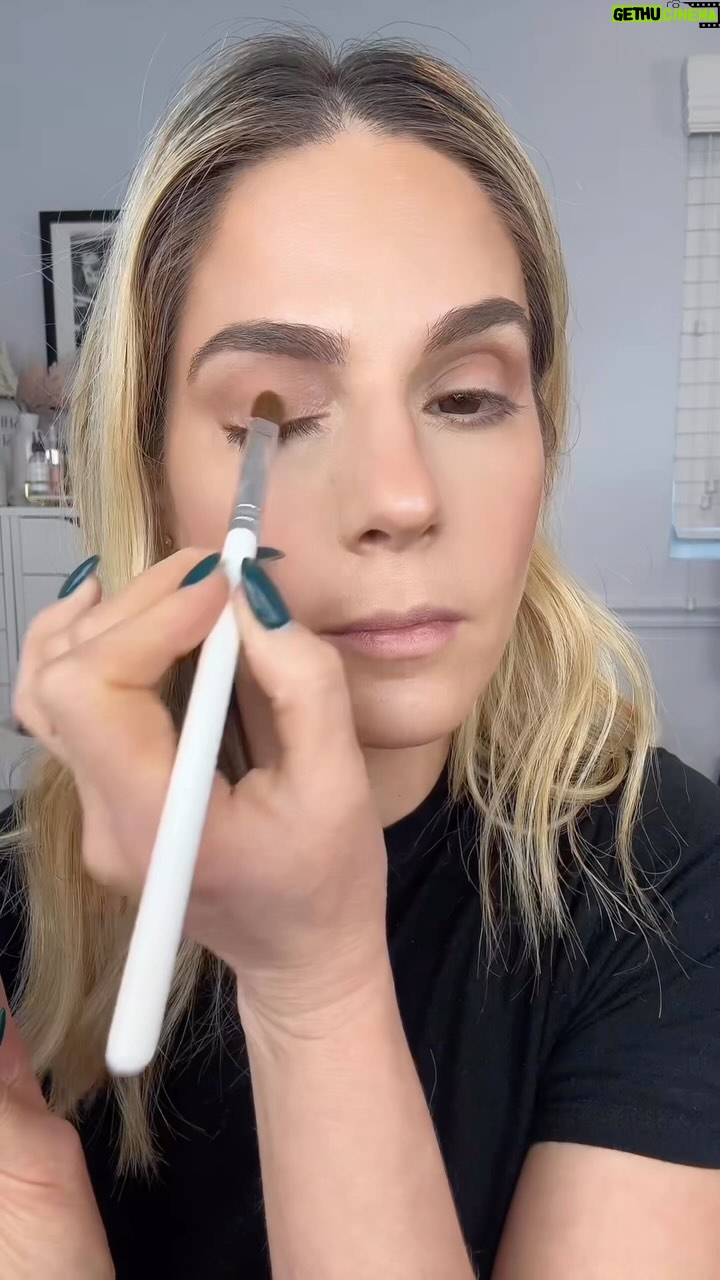 Kelly Kruger Instagram - It’s so late to be posting my makeup Monday but it was my youngest. Gemma’s birthday today. Comment “Links” to get the links to all the products I used here sent to your DM! What is your go to for makeup when you don’t have a lot of time to get ready? #Grwm #makeup #makeupoftheday