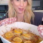 Kelly Kruger Instagram - Here!! 👇🏻👇🏻👇🏻👇🏻 lemon Garlic Butter chicken the quickest and easiest way!! **Comment “recipe” and I’ll DM you a link to the full recipe. As always, gluten free and delicious. Who’s making it? #recipe #chickenrecipes #lemon #butter #glutenfree #glutenfreerecipe #easyrecipe #easymeals #dinnerideas #eeeeeats #buzzfeedfood #feedfeed #highprotein