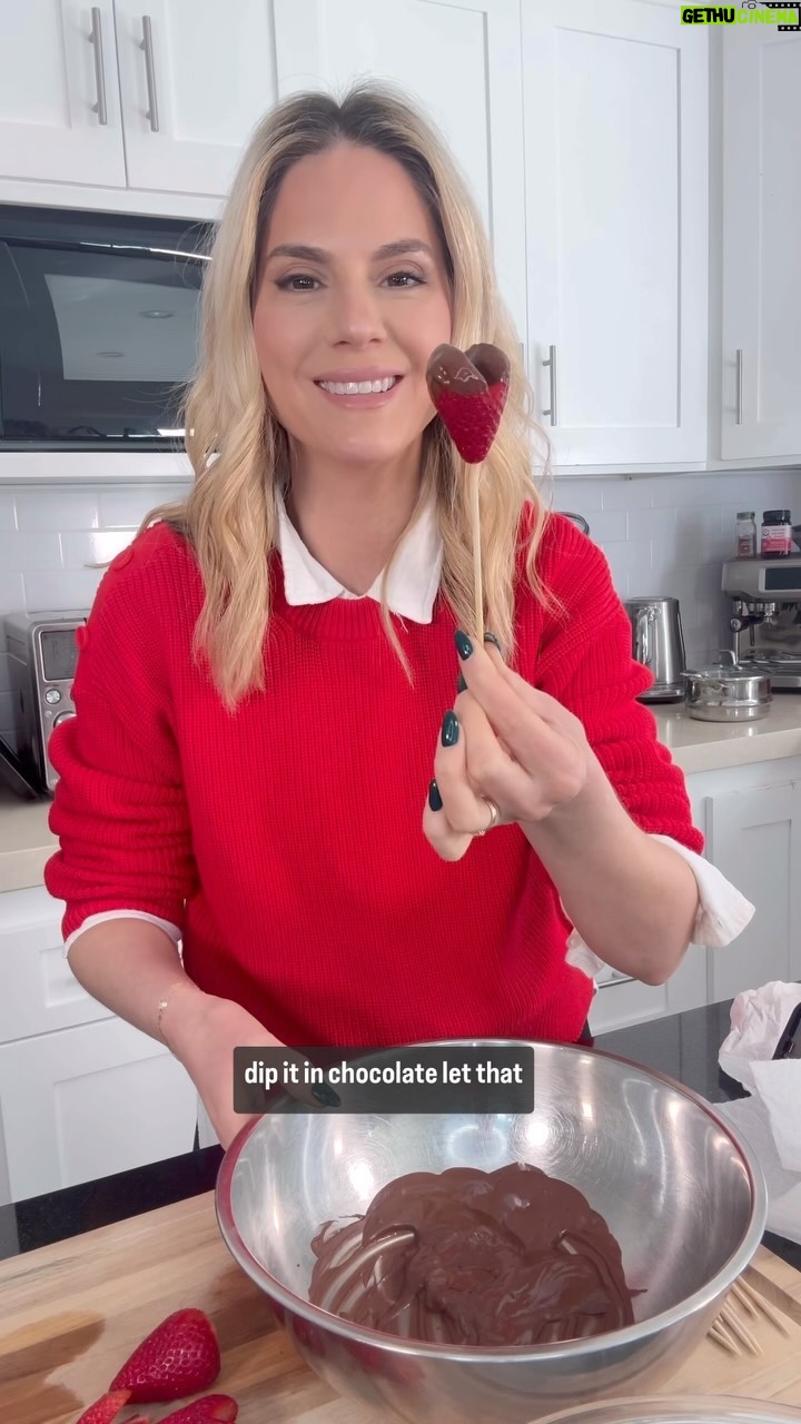 Kelly Kruger Instagram - ❤️ shaped chocolate dipped strawberries! Ok so these didn’t turn out exactly how I wanted them to but I thought the idea was so cute I had to post it. I will do a round 2 though for you guys. **don’t cut such a deep V and it’ll look like a better heart. Would you make these?? If you want more cute Valentine’s Day inspired treats let me know. ❤️❤️❤️ #recipes #strawberry #chocolate #valentinesday2024 #treat #candy #dessert