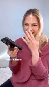 Kelly Kruger Instagram - It’s a Christmas emergency!! We couldn’t end the year without getting my mom again. 🤣🤣 Hope you’re all having a great New Years weekend! #pranks #funny #comedy #funnyvideo #momanddaughter