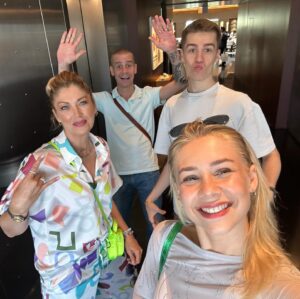 Kelly Pfaff Instagram - Photo Dump Tokio 🇯🇵 #expeditiegoorisjapan🇯🇵 8 januari om 21:50 op Vtm2 en op @vtm_go