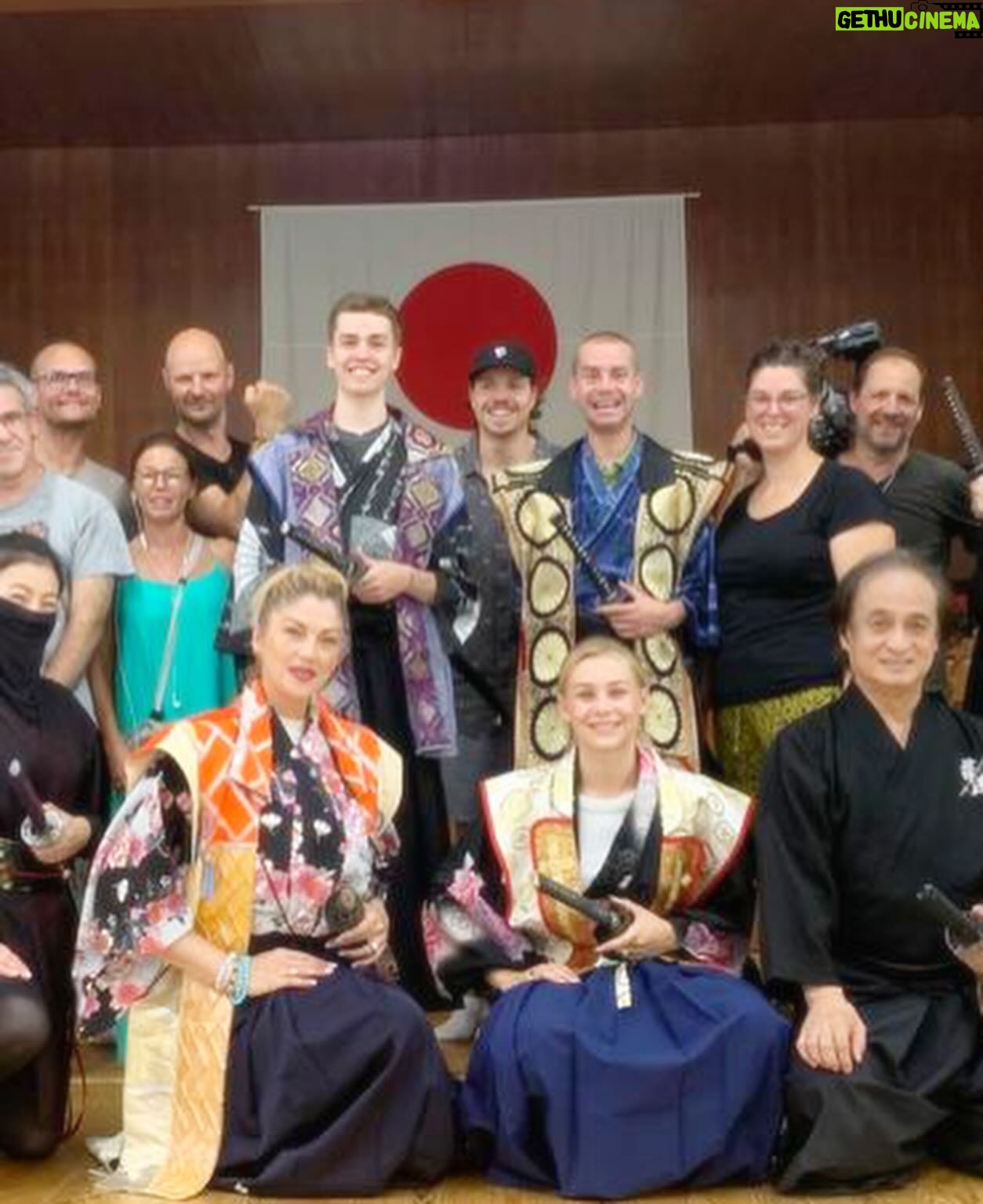 Kelly Pfaff Instagram - Photo Dump 🇯🇵 op Vtm2 om 21:45 #expeditiegoorisjapan🇯🇵
