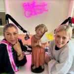 Kelly Pfaff Instagram – De zestigste aflevering van Frietcast vieren we met niemand minder dan Kelly Pfaff! We keren terug naar Duitsland waar zij haar prille kinderjaren doorbracht terwijl vader Jean -Marie de hoogdagen van zijn carrière beleefde. Op haar vijftiende trok ze naar Parijs om er te werken als model. Dankzij Expeditie Gooris is er vandaag wat meer positiviteit op televisie en ontdekken we samen met haar gezin een stukje van de wereld . Geniet van deze smakelijke aflevering als een kaaskroket die gaat zingen wanneer ze gebakken wordt. 
Beluister het volledige gesprek via YouTube, podcasts en Spotify

#frietcast 
#vrijdagfrietcastdag