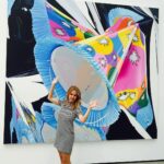 Kelly Preston Instagram - #goingintotheweekendlike #jeffkoons 💕🎉