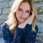 Kelly Preston Instagram - Happy Thanksgiving!! 🧡🍁🥧🦃🌽🍂💛