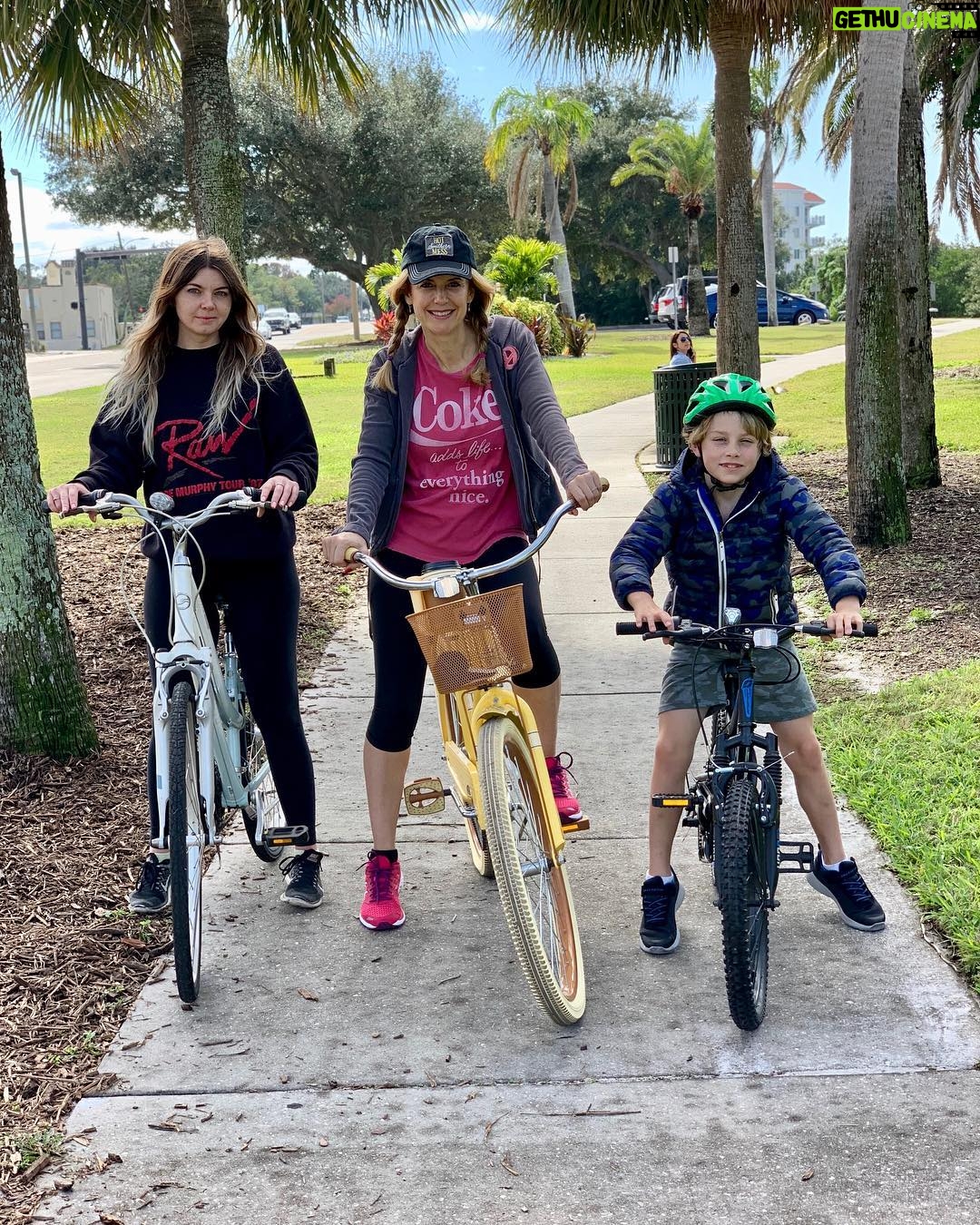 Kelly Preston Instagram - The best kind of Sundays! 💗☀️🚲