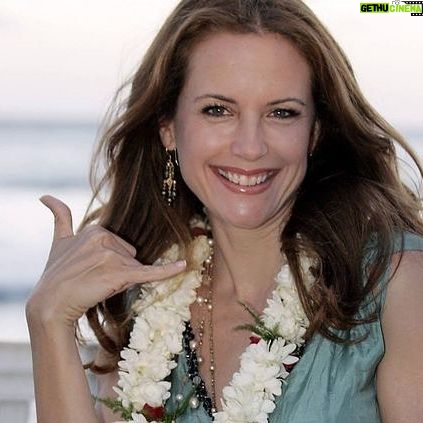 Kelly Preston Instagram - #TBT Home in Hawaii 🌺☀️🌊