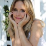 Kelly Preston Instagram - Happy Friday! 🌺
