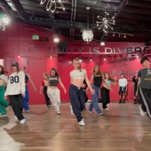 Kelly Sweeney Instagram - outrageous 😈 round 2 & filming this saturday @mdcdance 5:30-7:30pm ❤️‍🔥
#kellysweeneychoreo #britneyspears #outrageous