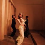 Kelly Sweeney Instagram – I choreographed a music video for @nike & @yasmeenx alongside @gabedofficial @tahaniariel 🫶🏻 full video is on steezy’s youtube channel. super grateful to have been given this opportunity, shoutout to @steezystudio for everything and @nike for the new airmax dn shoes!!! also a big thank you to the incredible cast of dancers, yall made this process so easy and fun. until next time 🤞🏻❤️
cast of dancers: 
@red418 
@halle.pitman 
@romeoblancoofficial 
@_ryanpopo 
@jadendbarba 
@jadynhernandezz 
@alyshapercy 
@riannapepe 
@darriosooe._ 
@jayyhancock
#kellysweeneychoreo #nikexsteezy #nike