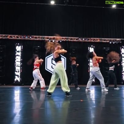 Kelly Sweeney Instagram - What a way to close out this weekend with @kellysweeney1!! 🤩 #thestreetzdance #streetztour24 #streetzmontgomery